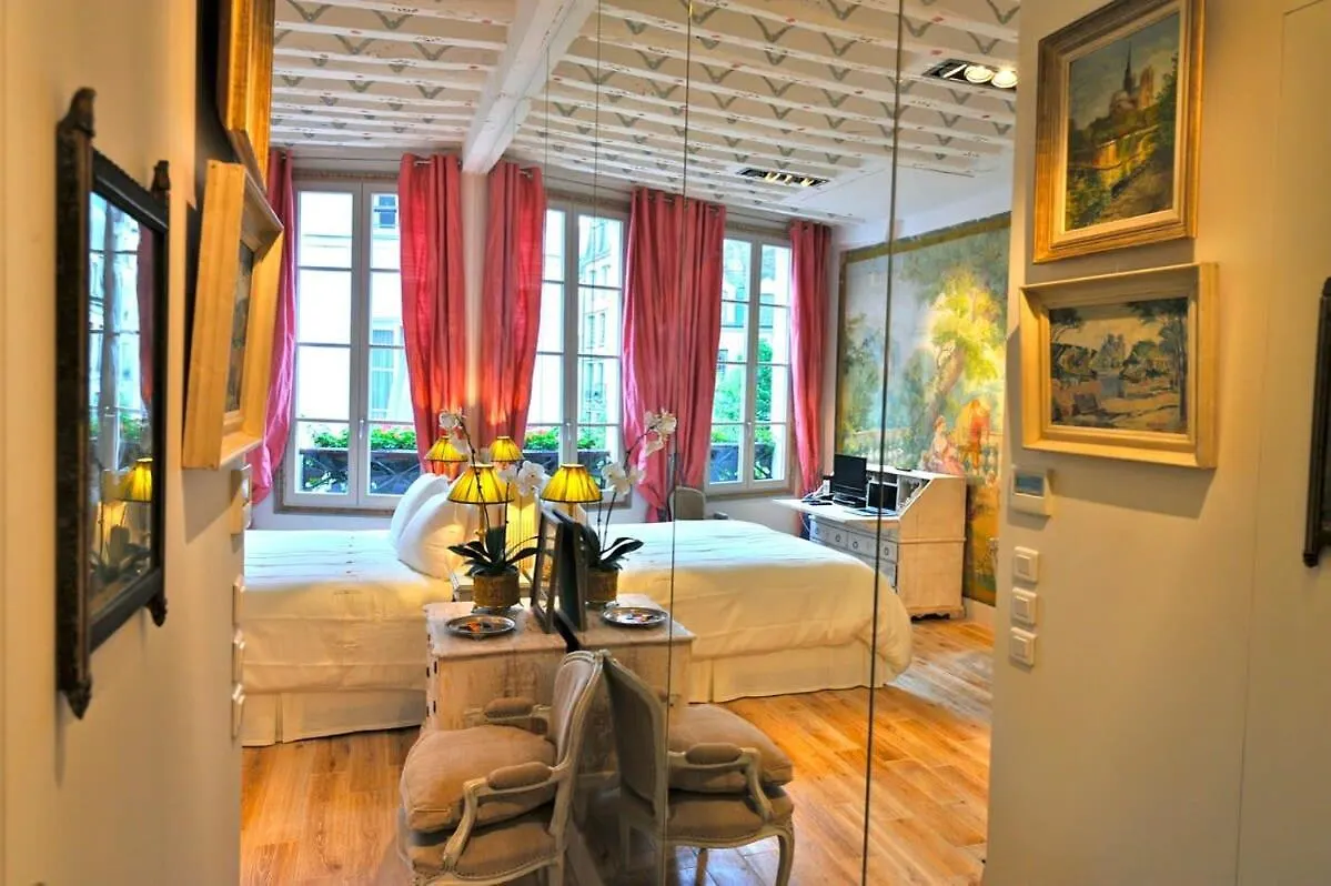 A Gem At Notre Dame Apartment Paris 0*,  France